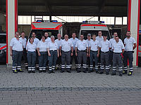 Gruppenbild vor der Fahrzeughalle des DRK Ortsverein Calw e.V.